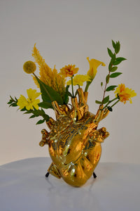 Love in Bloom Giant Vase — Sculptural Heart-Shaped Design 